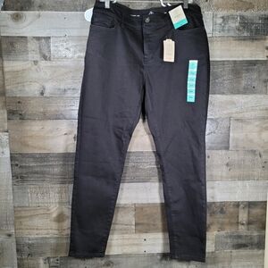 St. John’s Bay black Skinny Jean, Mid Rise size 16 NWT